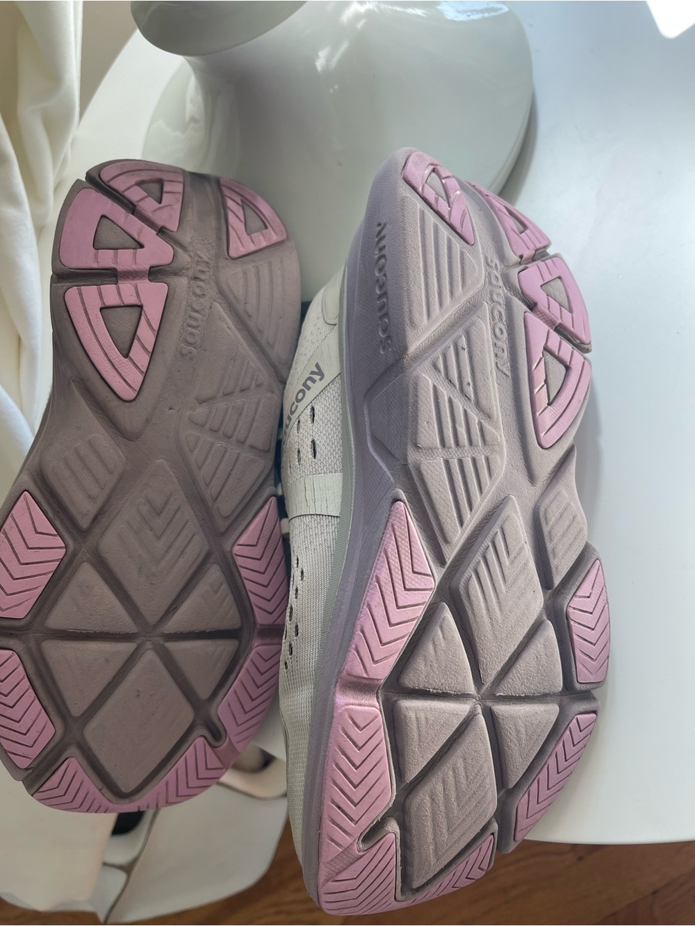 Saucony Women's Running Shoes in Light Purple and Soft Pink - Picture 7 of 10